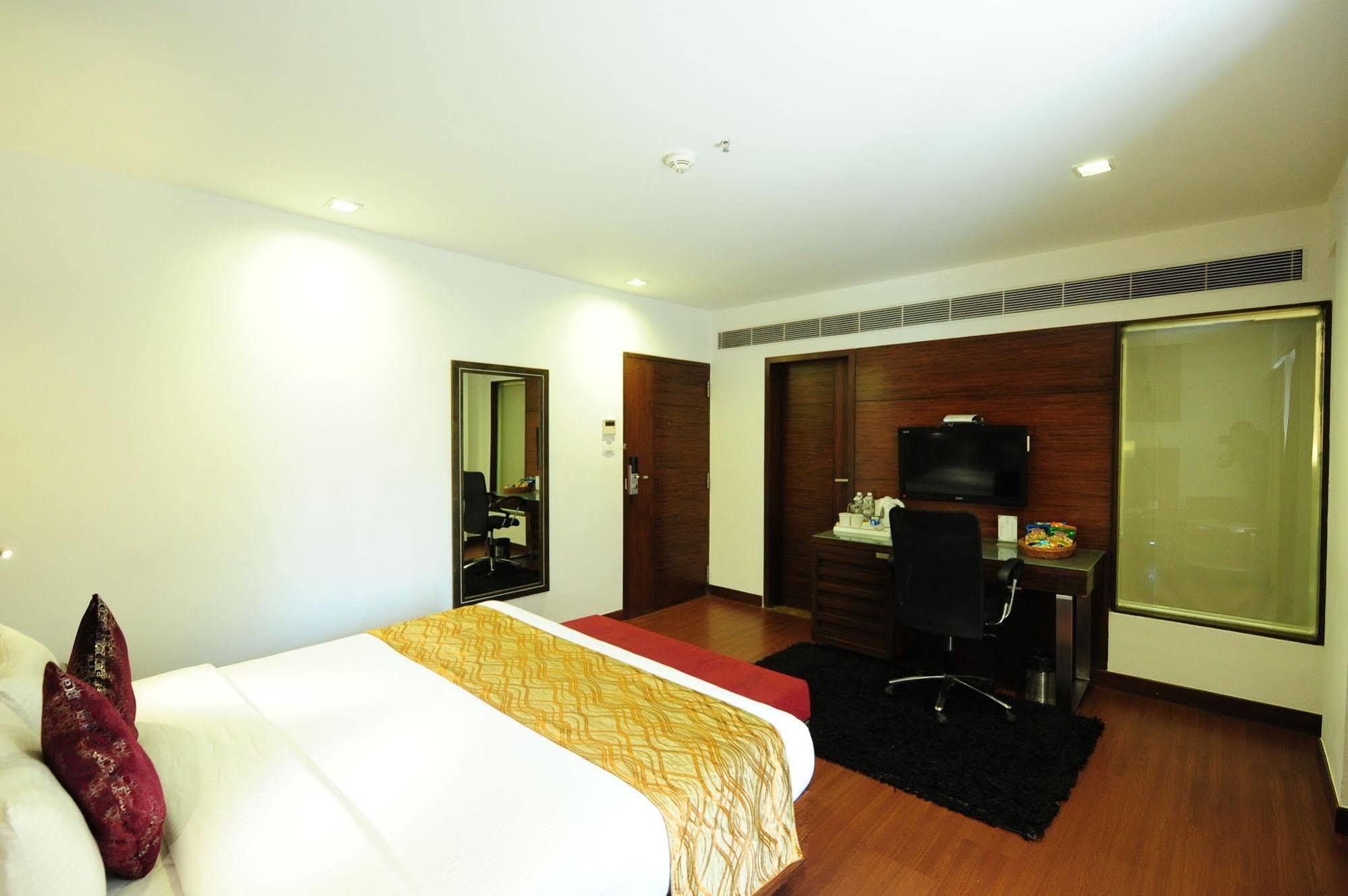 Hotel Suba Star Ahmedabad Exterior foto